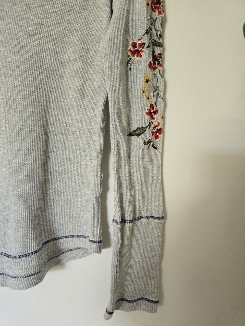 Sundance XS gray Floral Embroidered Thermal Long Sleeve Top - Picture 4 of 8